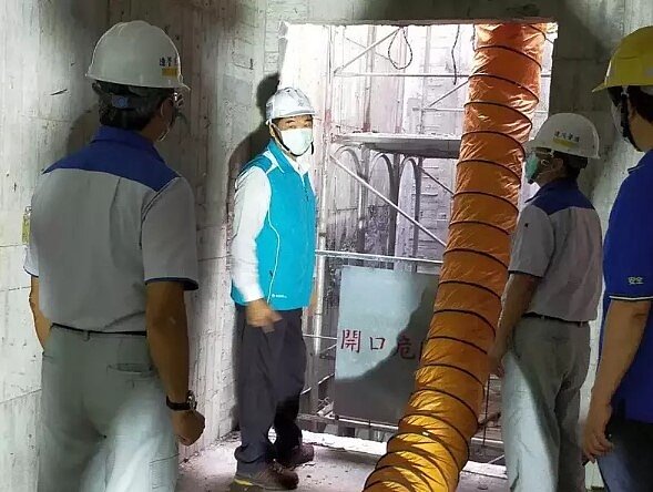 高雄市勞工局假日突襲檢查3大醫院新建工程。圖/高雄市勞工局提供