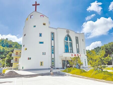 高雄市內門區木柵教會新建,目前已到最後階段,當地民眾、教會弟兄與姊妹們希望快點完工。(林瑞益攝)