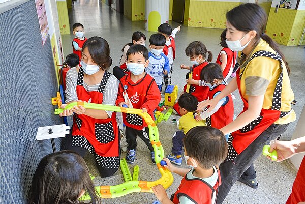 台中市公幼倍增計畫達成率已超標，也加速設置招收2至3歲幼兒的「幼幼班」。圖／台中市政府提供