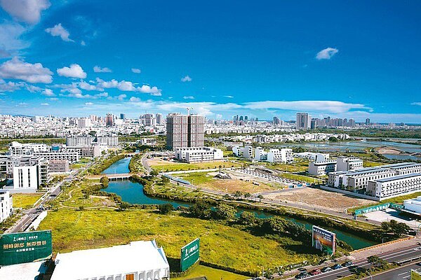 新建案價格不同調,有建案開出降價第一槍,不過,也有部分新案價格愈走愈高。張傑/攝影