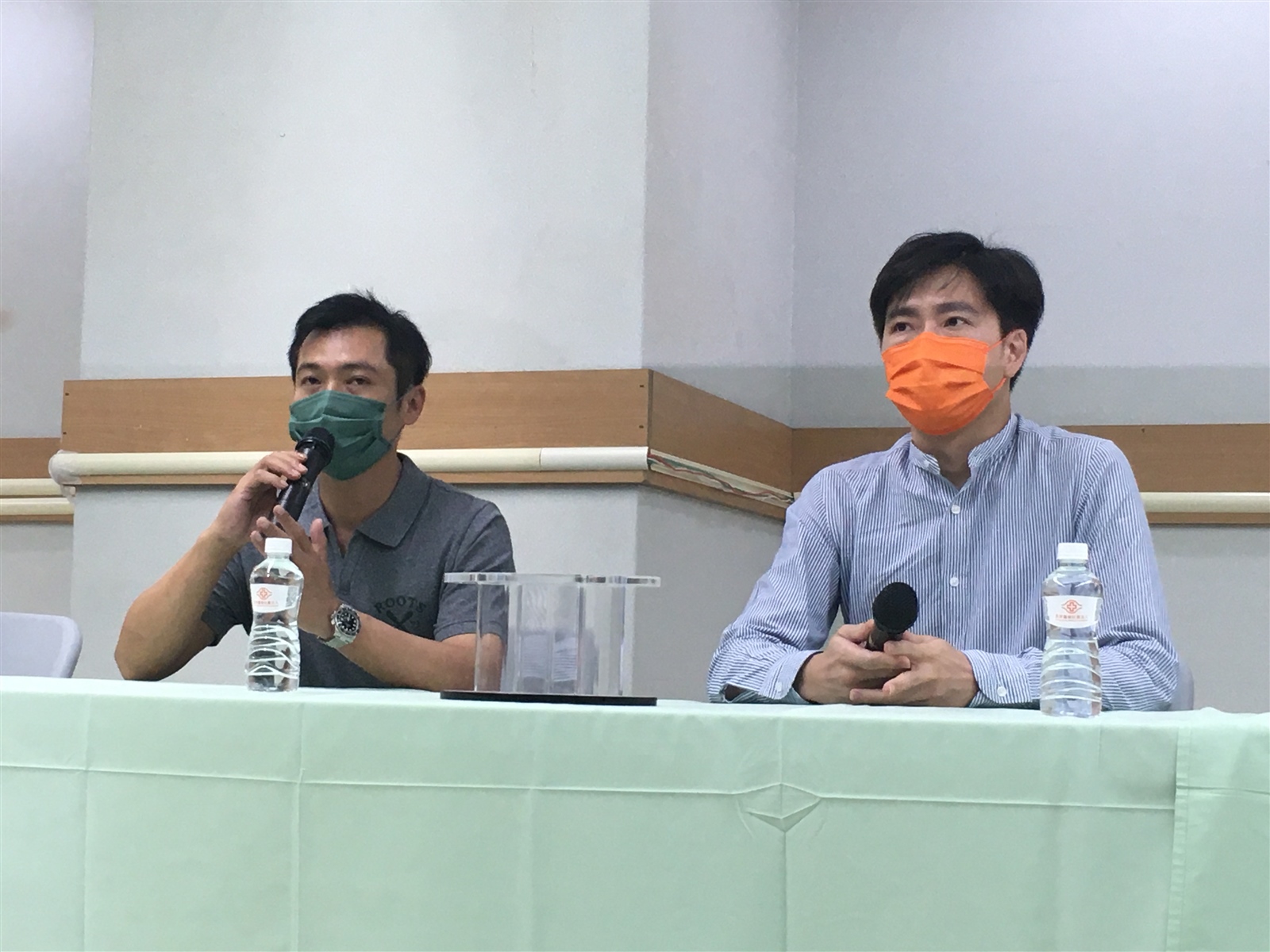 林志穎經紀人(左)與與林的弟弟林志鑫發表聲明感謝外界關心。記者陳俊智／攝影 