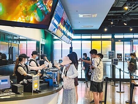 財政部昨日邀集地方政府討論娛樂稅存廢以及娛樂稅項目調整等問題。(羅永銘攝)