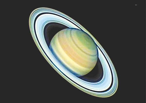 台北天文館公布8月亮點天象,有每小時數百顆的英仙座大型流星雨、土星衝、灶神星衝、水星東大距與太陽黑子等天象。圖為土星。(台北市立天文館提供/游念育台北傳真)