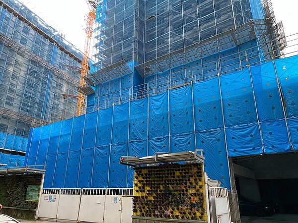 新北市板橋江翠重劃區一處工地地下一樓,昨天發生工人意外死亡案。記者翁至成/翻攝