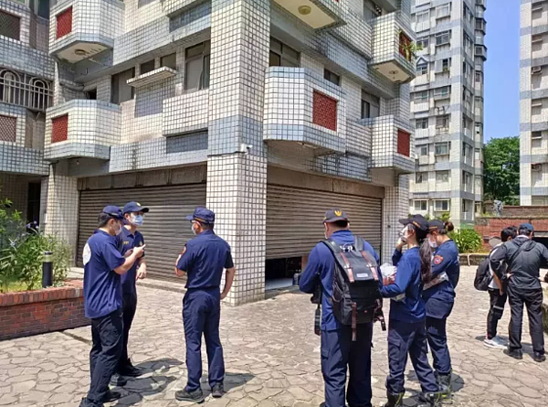 警、消今重回新北市淡水火警現場勘驗，發現臥室內有燒毀汽油瓶，目前朝自殺方向偵辦。記者曾伯愷／翻攝