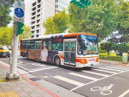 雙北市公車運量至今只恢復疫情前7、8成，台北市公車業者向北市府申請運價調整，期望金額將從19元調高至26、27元。（本報資料照片）