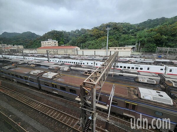 台鐵區間車示意圖。記者葉信菉／攝影