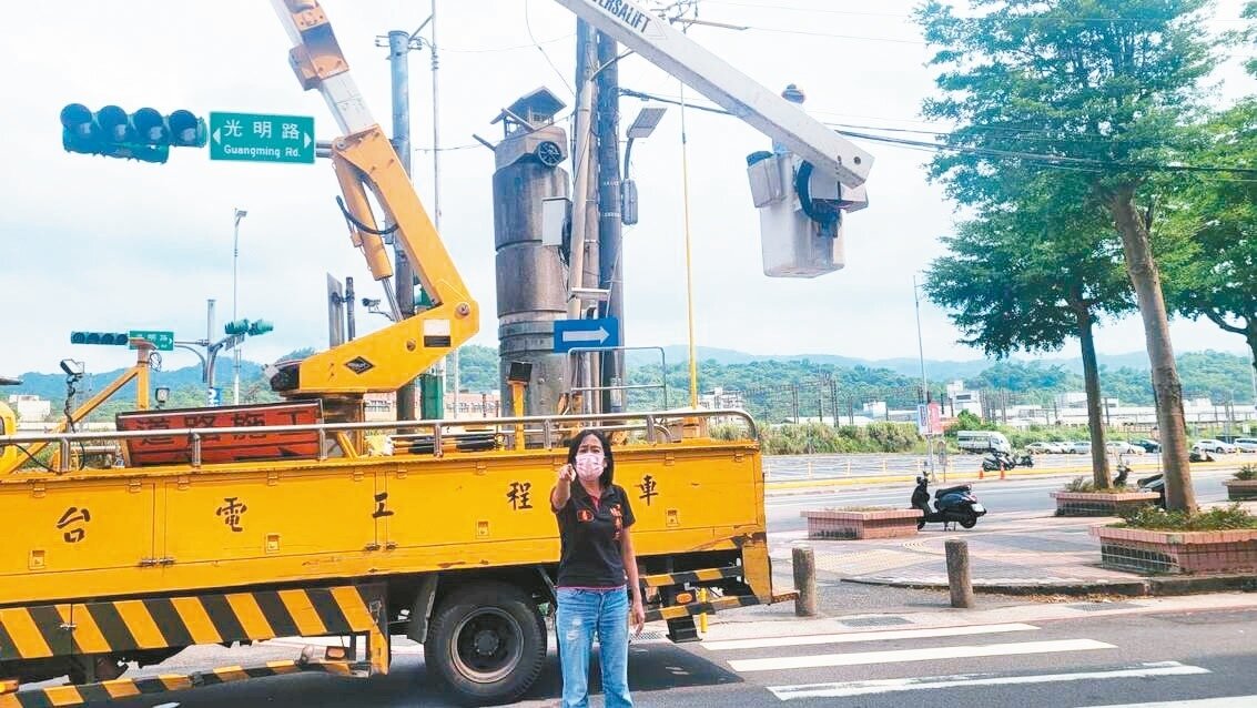 基隆崇智街2個月無預警停電5次，攤商氣炸，議員楊秀玉要求加強檢修。記者游明煌／攝影 
