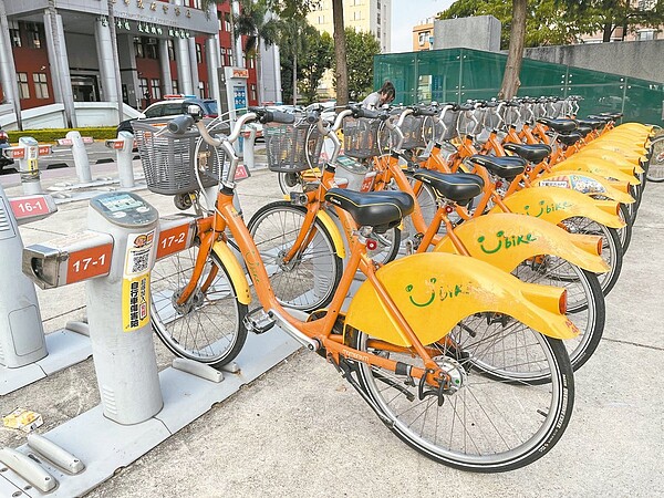 桃園YouBike系統還停留在1.0，遭質疑遠落後其他縣市。記者朱冠諭／攝影