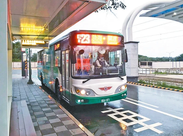 新北市公共汽車客運商業同業公會已向新北市交通局提出運價調整申請,調整幅度落在40%左右。圖/新北市交通局提供