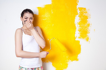 之前發生過民眾自行為愛家粉刷油漆,竟發生暈眩、頭痛情形,後來才發現是「甲醛」惹的禍;因此除了仔細挑選不含甲醛的油漆、甚至可以「主動除甲醛」的塗料,非常重要。圖/得利塗料提供