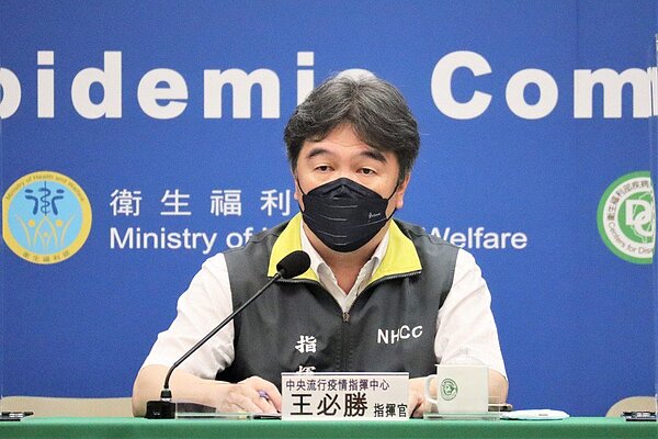 王必勝表示,8月暫時維持現行措施,國內會持續監測,預期產生BA.5、BA.4個案,觀察後會再考慮邊境放寬措施。圖/指揮中心提供