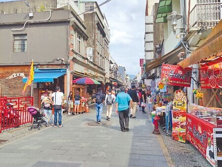桃園市大溪區因觀光發達,交通受到影響,又沒有大型醫院,市議員陳治文希望市府改善。(賴佑維攝)