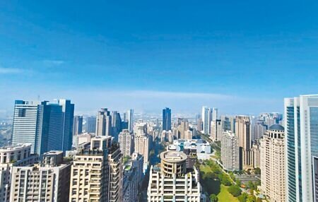 巿場人士預期,七期新市政中心的高端建築行情,將是「7字頭起跳、8字頭成型、9字頭挑戰」。(王莫昀攝)