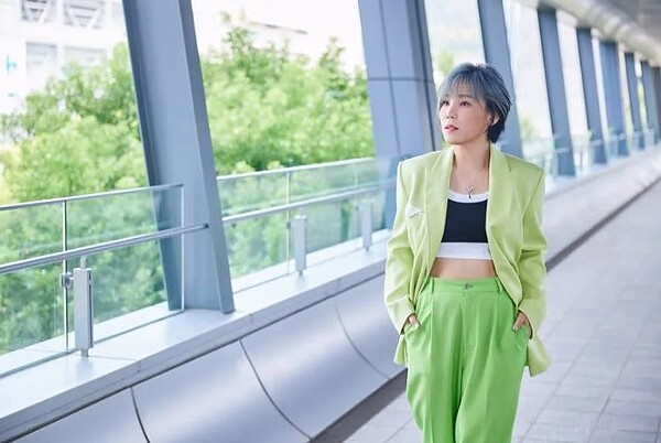 來台發展10年的「鐵肺女王」李佳薇睽違了4年再次出輯,更透露在台北蛋黃區砸3千萬元買房。圖/黑籟音樂提供