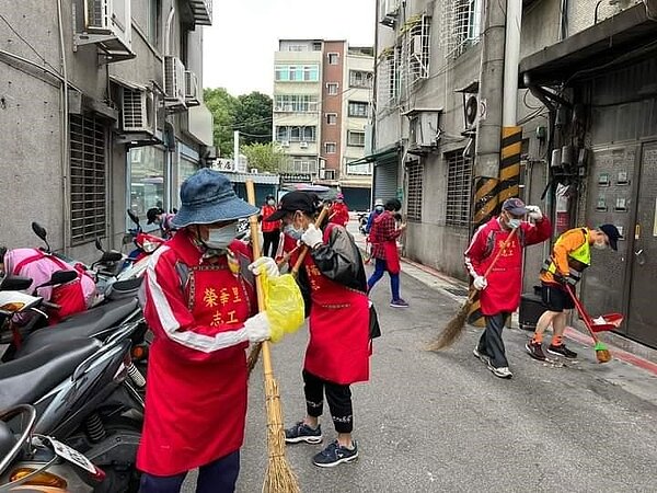 完成環境清潔,感謝所有參與志工。圖片由里辦提供。