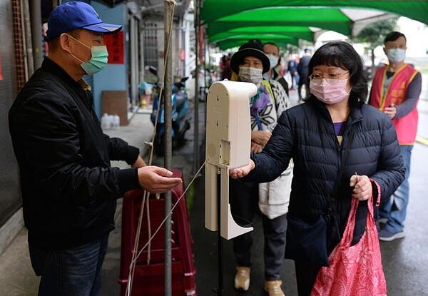 除了共餐活動因疫情暫緩，各項活動皆會做好防疫準備。圖／擷取自萬隆里長林宗弘粉絲團專頁
