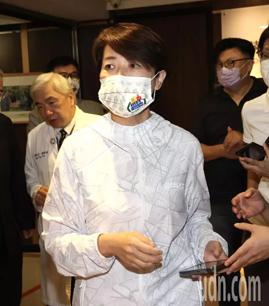 台北市副市長黃珊珊下午前往萬芳醫院出席萬芳商圈發展協會辦理「萬芳宴」活動。記者黃義書／攝影