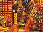 高雄脫單神助攻　月老廟湧人潮