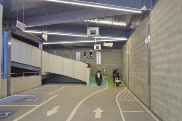 台南市政府在友愛街規畫設置立體機車停車場，未來將導入gogoro電池交換站。圖／聯合報