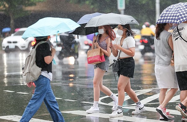 1日起至周四全台受低壓帶影響降雨明顯。圖／聯合報資料照片