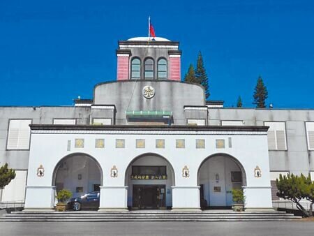 56歲戴姓男子2年前到花蓮參加SUP立槳水上活動不慎溺斃,家屬氣得依過失致死罪嫌向業者提告,並求償逾912萬元,全案經花蓮地方法院審理,認為戴死因與心血管疾病有關,且在活動前未告知業者有相關病史,認定沒有可歸責事由,僅就未依法替遊客投保傷害險,判業者賠償家屬166萬6666元。(羅亦攝)