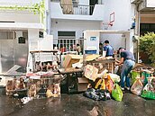 平鎮透天厝藏48犬　割聲帶阻吠叫