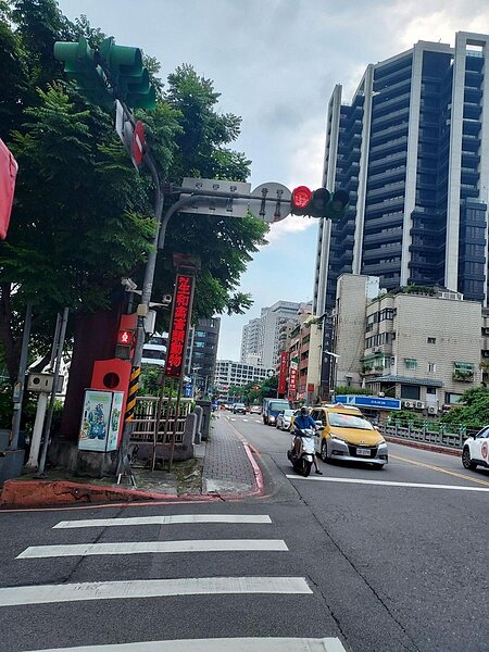 鬧靜並存,里區遼闊方正有層次。圖/易小滿攝