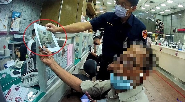 詐騙集團假扮成繼承4000萬遺產的妙齡女子,詐騙台中市張姓男子抵押房產貸款500萬元,保七警員與行員聯手阻詐。記者陳宏睿/翻攝