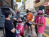 週美里愛心便當　丘里長關懷弱勢族群