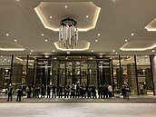 波洛西下榻君悅酒店　統獨兩派人馬凌晨散去