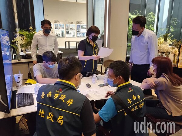 台南市地政局加強稽查,遏止銷售亂象。圖/南市地政局提供