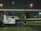 「小時會念書，長大睡路邊」　台大碩士房子給家人、自己住露營車