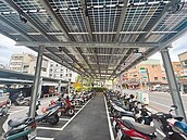 停車場建置太陽光電系統　一舉三得