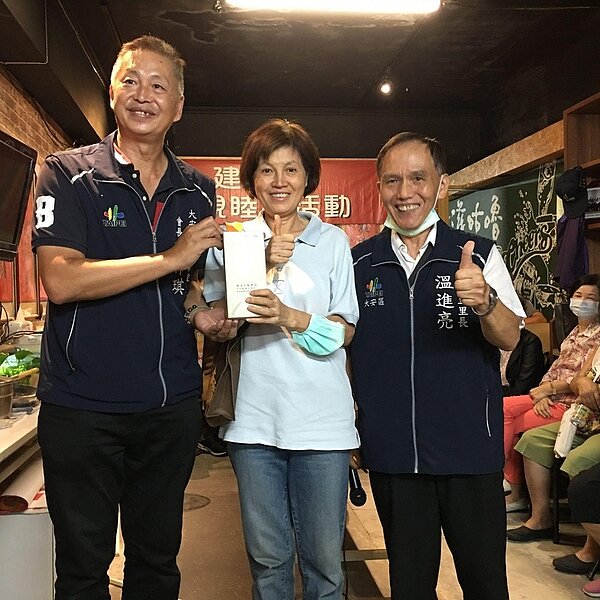 大安區建安里溫進亮里長(圖右)。(圖/擷取自臺北市鄰里服務網)