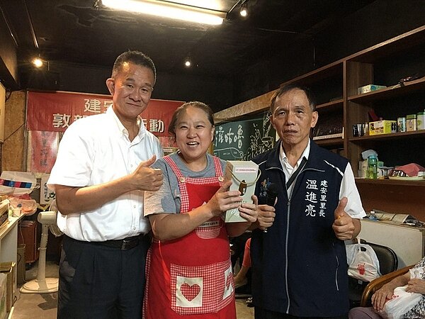 大安區建安里里民參與「中秋節同樂」抽獎活動。（圖／擷取自建安里幸福有里粉絲團專頁）