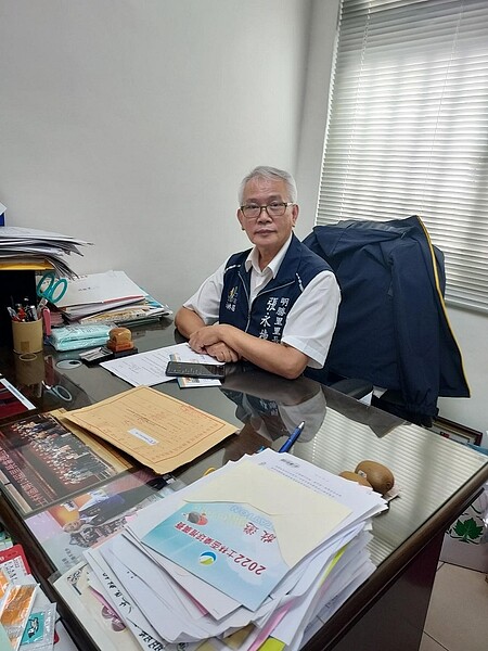 里長張永棟規劃老中青三代都熱情参與的課程。易小滿攝