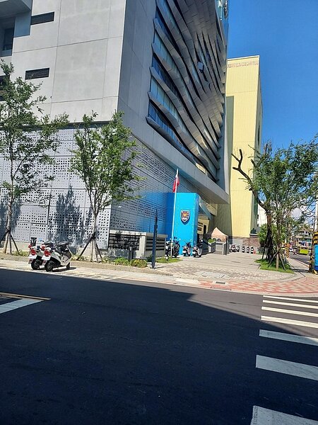 社子警察局和里民活動中心同一棟。易小滿攝