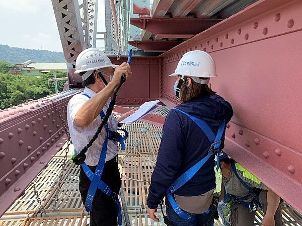 花梁鋼橋施工中工程督導狀況。圖／台中市觀旅局提供