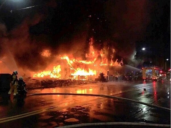 高雄城中城大火造成46死43傷,是高雄市最嚴重的一場火警。圖/讀者提供