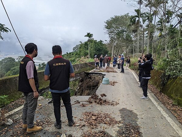 去年918地震重創玉里赤科山及富里六十石山產業道路,行政院核定2億6000多萬元工程經費修復。圖/花蓮縣府提供