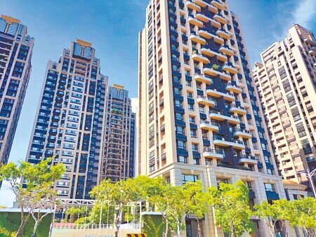 《平均地權條例》10日將在立法院拚三讀，不少建商擔心若資金鏈遭切斷，恐擊垮多數中小型建商。圖為新北市新莊區建案。（本報資料照片）