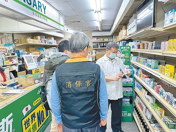 北市有藥師向消費者喊價普拿疼1盒1500元，台北市消保官與衛生局去年12月底赴藥局稽查，未發現1盒1500元普拿疼的銷售紀錄，該案已移交公平交易委員會處理。（台北市法務局提供）