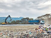 通霄掩埋場整地　赫見底渣急喊卡