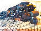 騎士自撞、主動脈剝離摔車　新北一日2死