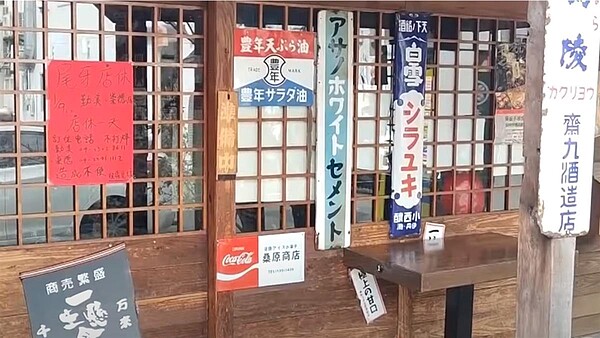 台中中興街一間31坪的老宅荒廢超過20年,房仲發文直說,屋況就是廢墟,月租要8萬5千元,引發熱議。圖/東森新聞