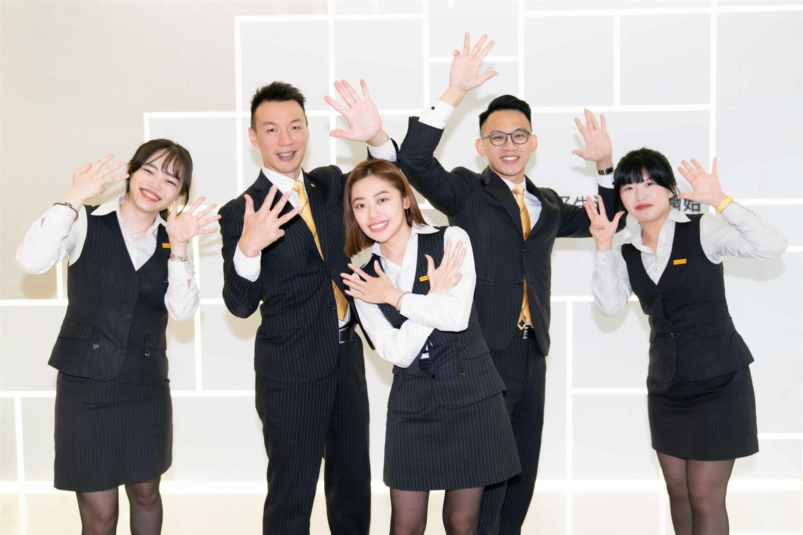 永慶房屋不只提供業務新人前9個月5萬收入保障,還有「永者幣」福利獎勵,只要完成工作就能領取,如同額外加薪,讓員工超「薪」福。圖/永慶房產集團提供