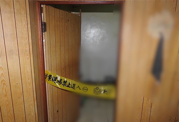 新北市新莊區張男、藍女情侶檔，昨天在新莊區中正路租處燒炭身亡，現場排除他殺嫌疑，死因待查。記者曾伯愷／翻攝