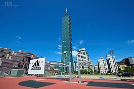 全台最貴籃球場，與信義路、基隆路天橋為同個區塊，也是可以清楚觀看到101煙火