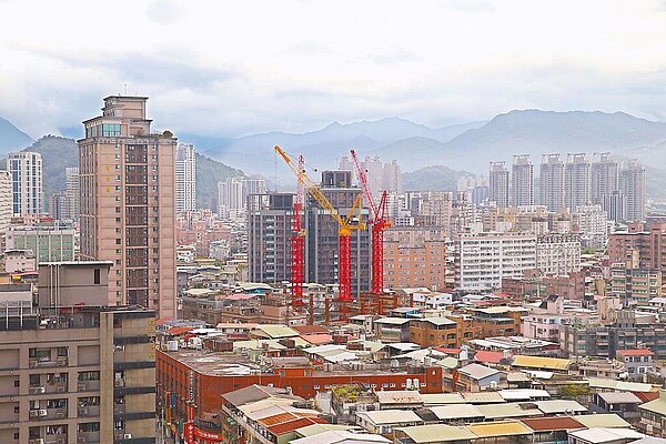 賺百萬要繳40萬稅最後紅單逃命潮來了。(陳君瑋攝)